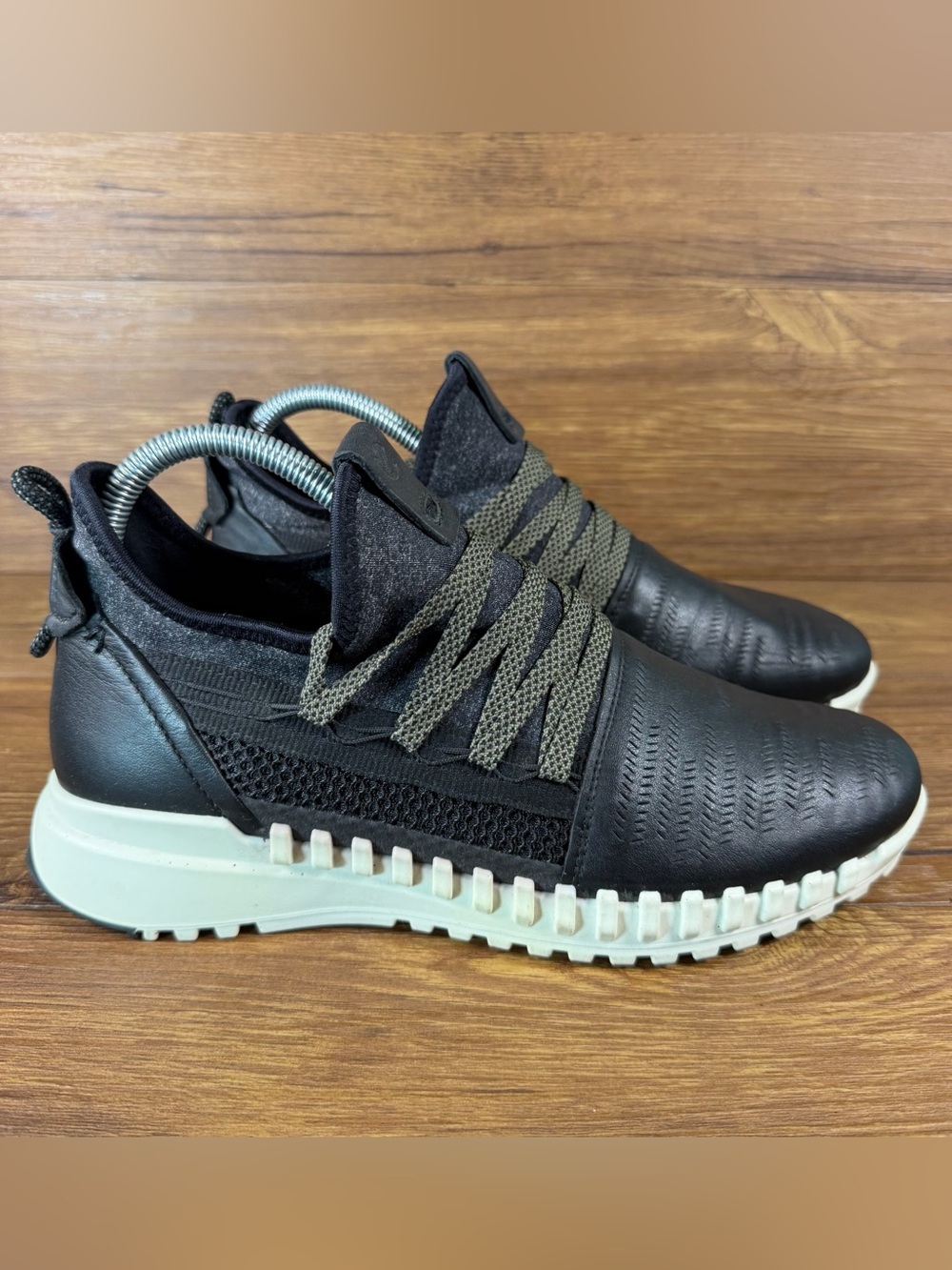 ECCO ZipFlex Lace Up Sneakers Women’s Size‎ 7 (38) Shoes